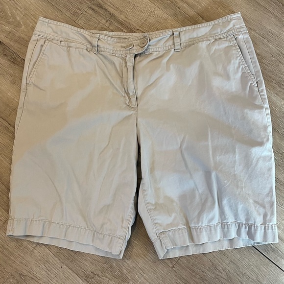 LOFT Pants - LOFT Shorts Cream Light Beige Size 16 Original 100% Cotton